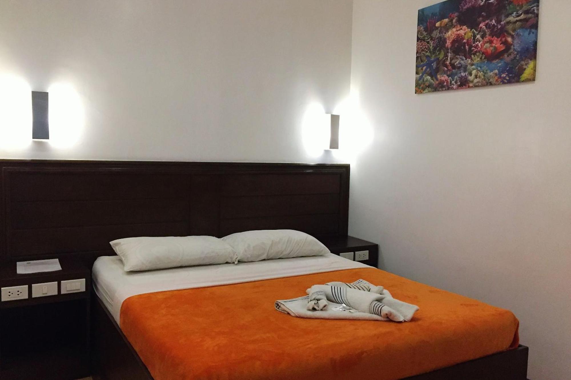 Pearli View Hotel Iloilo Powered By Cocotel Стая снимка