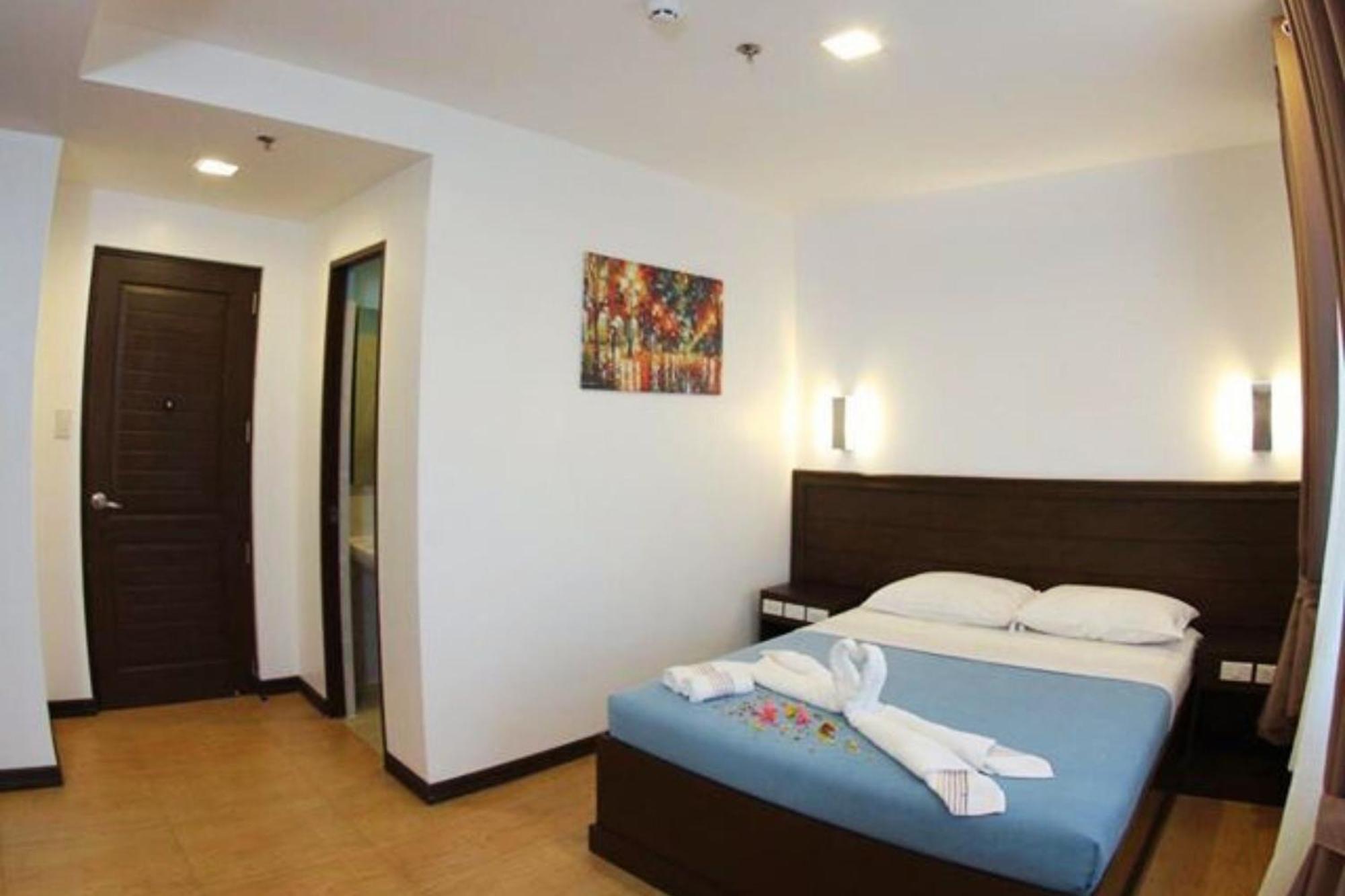 Pearli View Hotel Iloilo Powered By Cocotel Стая снимка