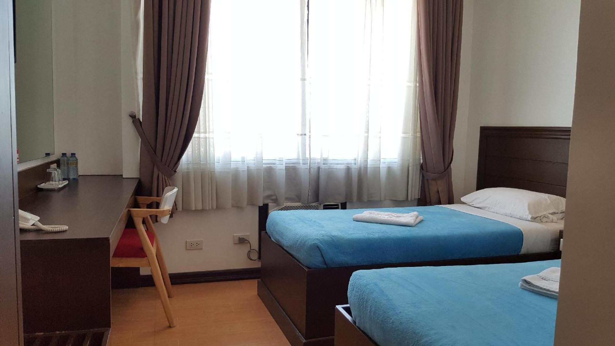 Pearli View Hotel Iloilo Powered By Cocotel Стая снимка
