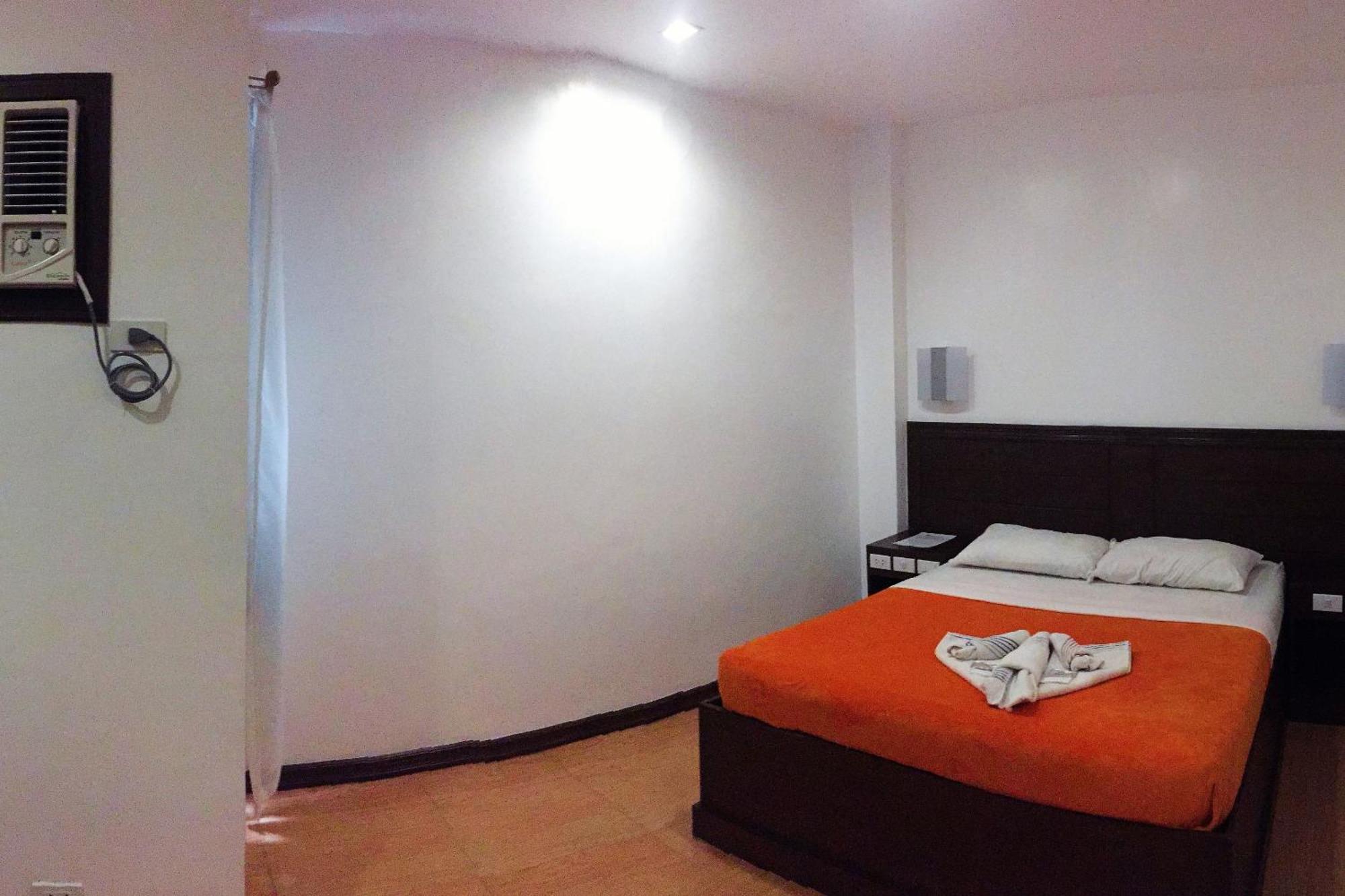Pearli View Hotel Iloilo Powered By Cocotel Стая снимка