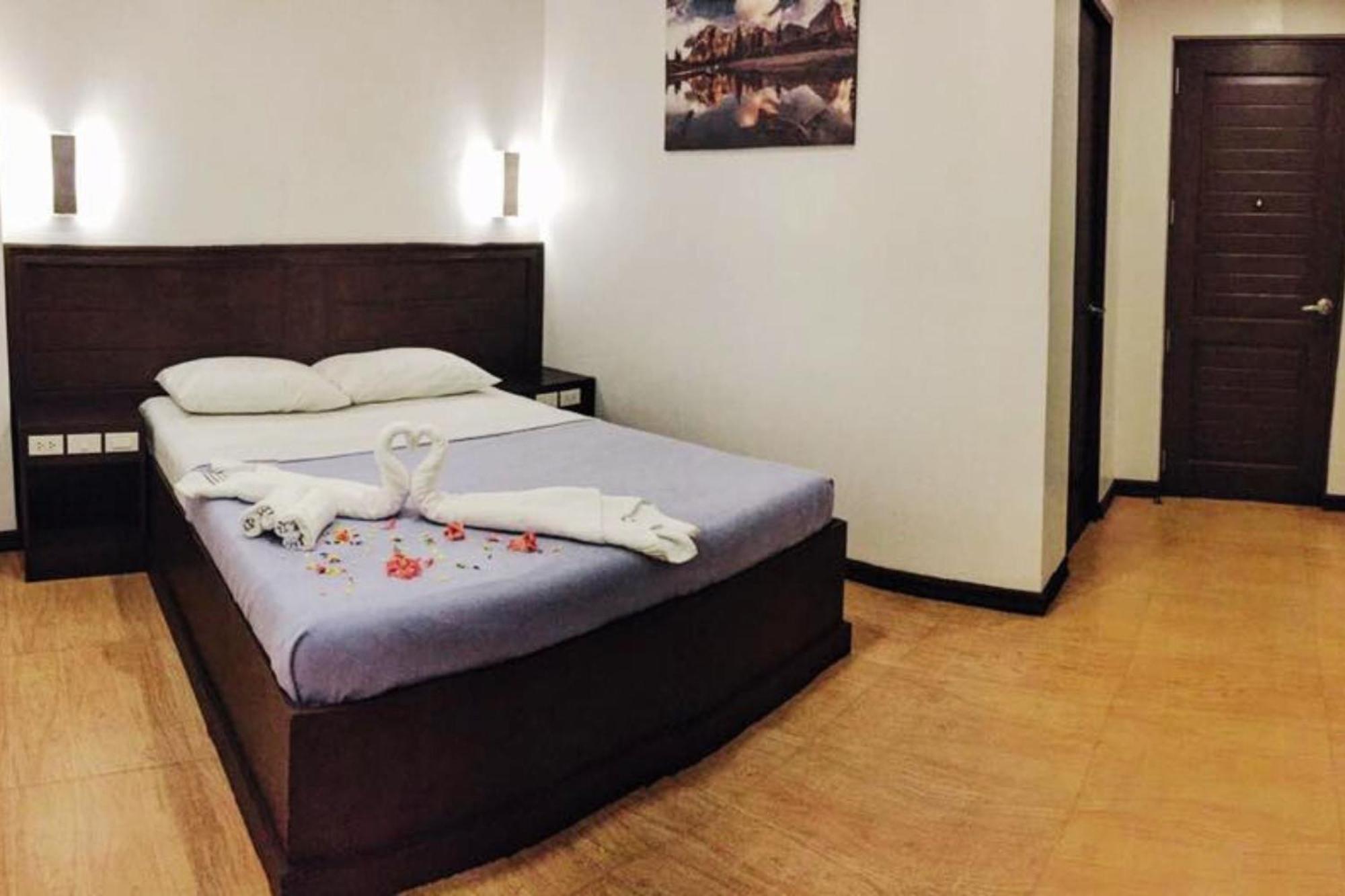 Pearli View Hotel Iloilo Powered By Cocotel Стая снимка