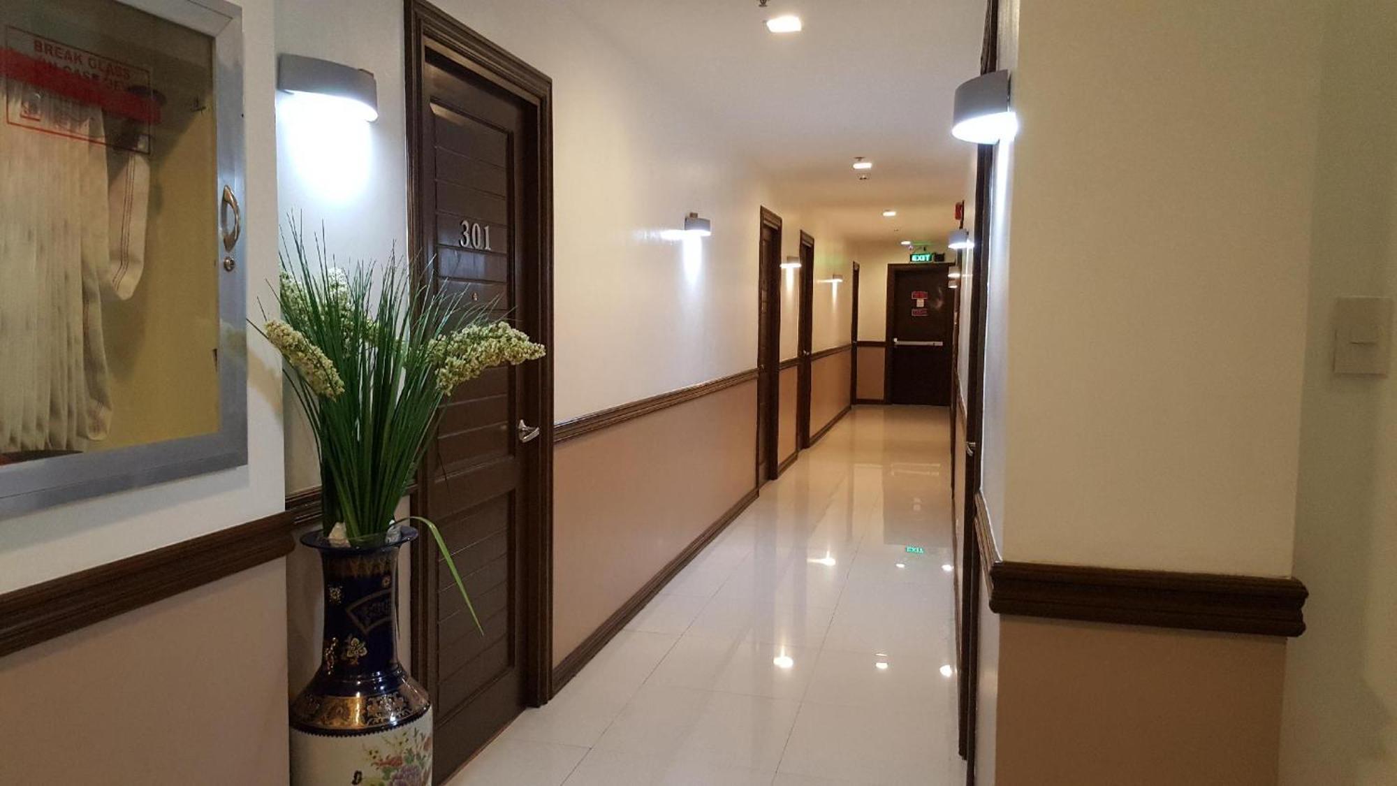 Pearli View Hotel Iloilo Powered By Cocotel Екстериор снимка