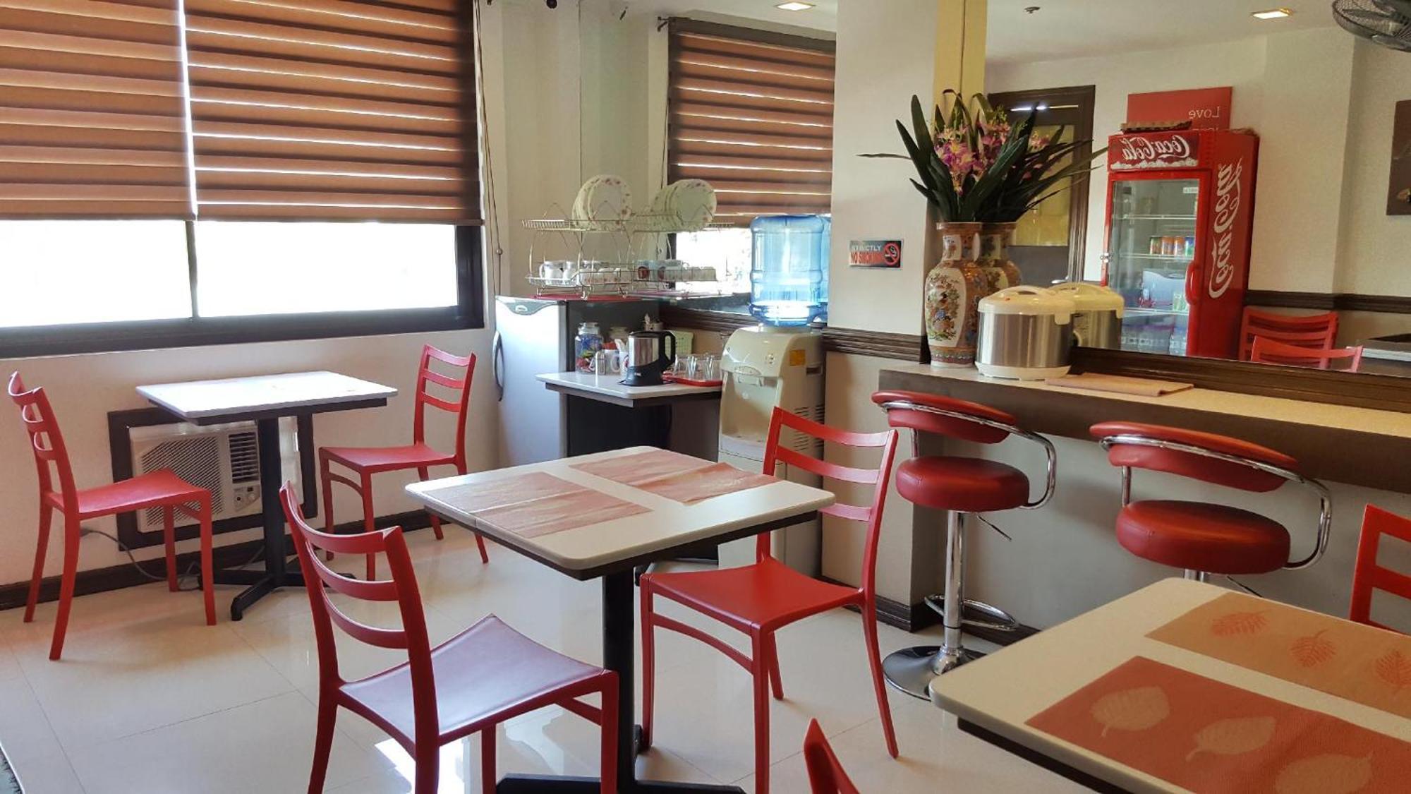Pearli View Hotel Iloilo Powered By Cocotel Екстериор снимка